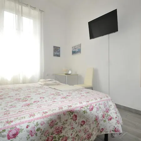 George House 1 Km Station Διαμέρισμα *